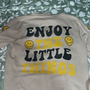 Smiley face sweater👍